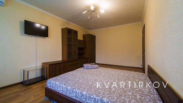 2 bedroom apartment apartment in Obolon, Kyiv - apartment by the day