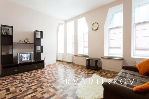 Centre! One minute from the Metro University! Spacious apart