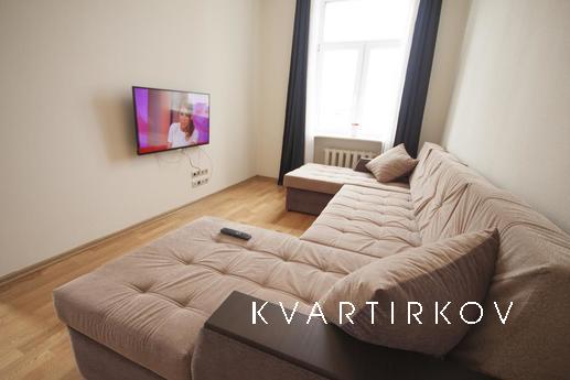 Трехкомнатная квартира в 1 минуте ходьбы от метро Смоленская