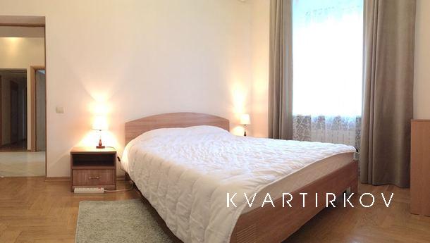 Трехкомнатная квартира на одной из центральных московских ул