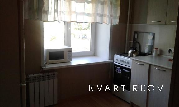 offered 3 rooms at the Central Square, Іжевськ - квартира подобово