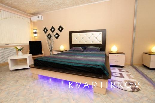 В краткосрочную аренду сдается новая однокомнатная квартира,