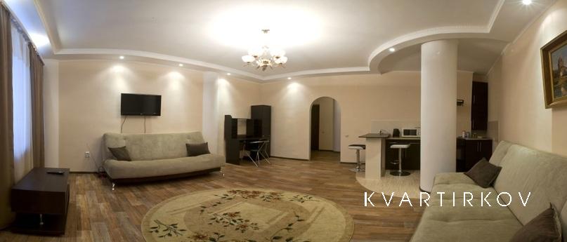 Светлая, уютная квартира с современным ремонтом евро-класса.