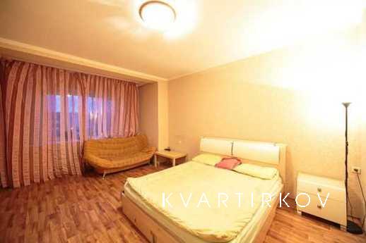 Сдаётся посуточно квартира новая .
в районе Южного Автовокза