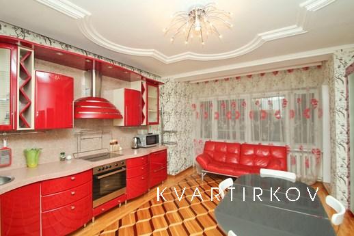 Светлая , уютная, просторная, теплая квартира в ярких тонах 