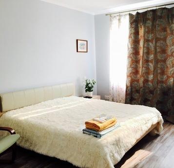 Светлая , уютная, просторная, теплая квартира в ярких тонах 