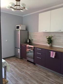 Светлая , уютная, просторная, теплая квартира в ярких тонах 