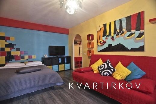 Светлая , уютная, просторная, теплая квартира в ярких тонах 