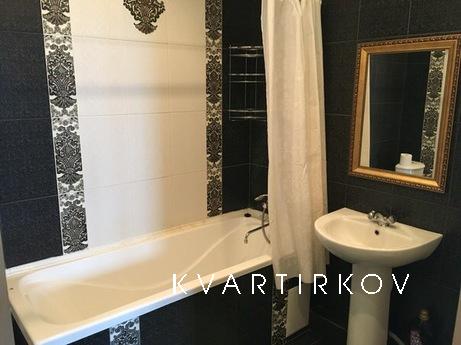 Светлая , уютная, просторная, теплая квартира в ярких тонах 