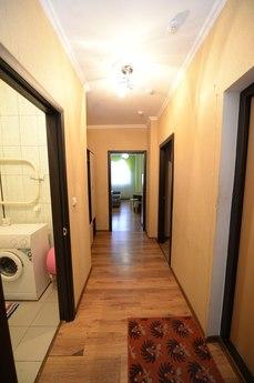 1 Bedroom clean apartment in the center, Tyumen - apartment by the day