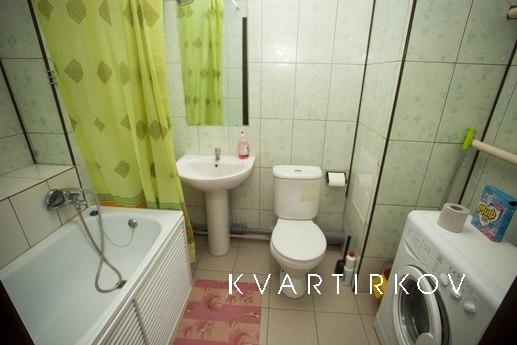 1 Bedroom clean apartment in the center, Tyumen - apartment by the day