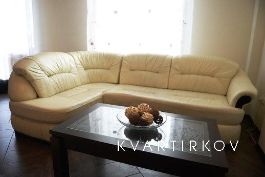 Однокомнатная светлая студия, Тюмень - квартира посуточно