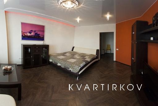 Однокомнатная светлая студия, Тюмень - квартира посуточно