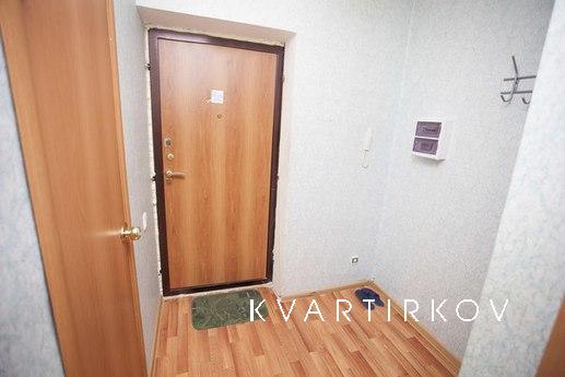 Однокомнатная светлая квартира эконом, Тюмень - квартира посуточно