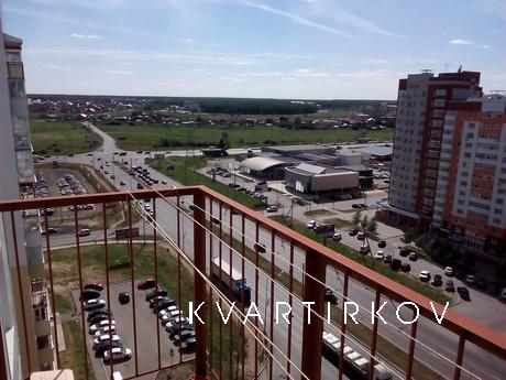 Однокомнатная светлая квартира эконом, Тюмень - квартира посуточно