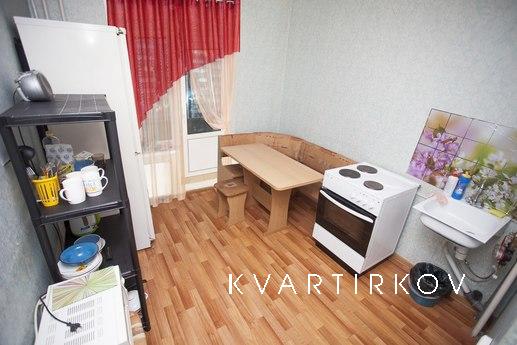 Однокомнатная светлая квартира эконом, Тюмень - квартира посуточно