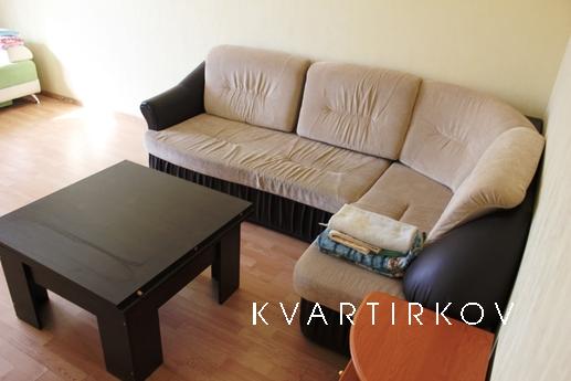 Bedroom large bright apartment, Tyumen - apartment by the day