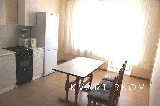 Bedroom large bright apartment, Tyumen - apartment by the day