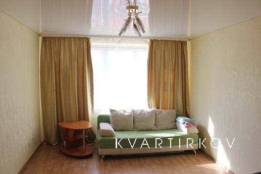 Bedroom large bright apartment, Tyumen - apartment by the day