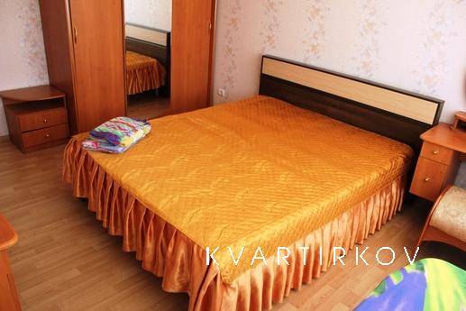 Bedroom large bright apartment, Tyumen - apartment by the day
