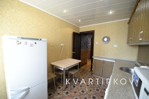 Bedroom bright apartment, Tyumen - apartment by the day