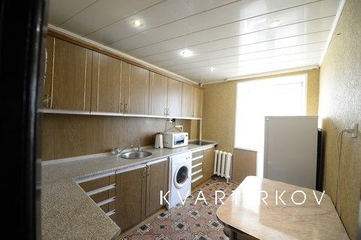 Bedroom bright apartment, Tyumen - apartment by the day