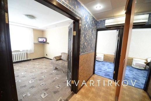 Bedroom bright apartment, Tyumen - apartment by the day