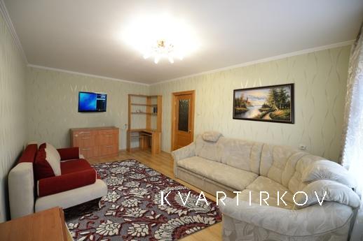 Bedroom bright apartment, Tyumen - apartment by the day