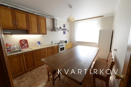 Bedroom bright apartment, Tyumen - apartment by the day