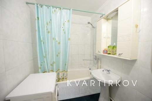 Bedroom bright apartment, Tyumen - apartment by the day