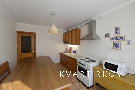 Bedroom bright apartment, Tyumen - apartment by the day