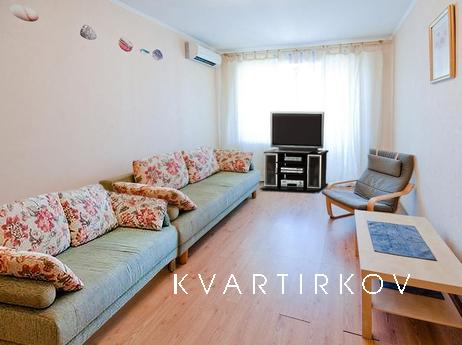 Bedroom bright apartment, Tyumen - apartment by the day