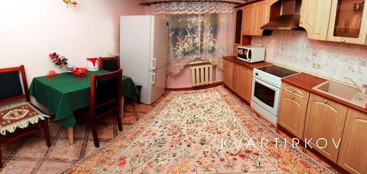 Трехкомнатная чистая квартира в центре, Тюмень - квартира посуточно