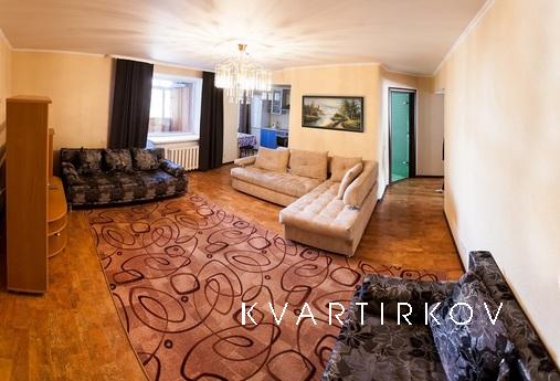 Трехкомнатная чистая квартира в центре, Тюмень - квартира посуточно