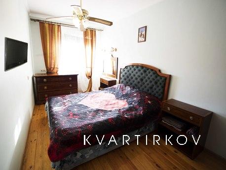 Трехкомнатная чистая квартира в центре, Тюмень - квартира посуточно