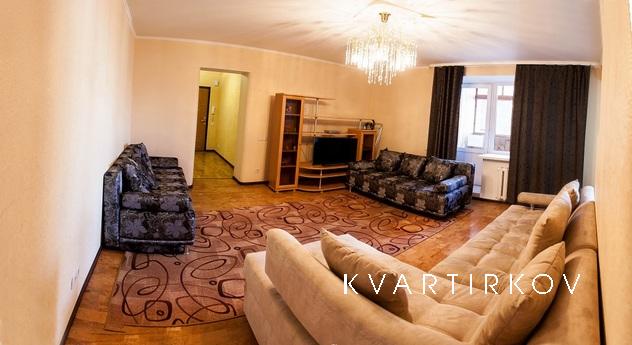 Трехкомнатная чистая квартира в центре, Тюмень - квартира посуточно