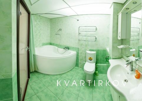 Трехкомнатная чистая квартира в центре, Тюмень - квартира посуточно