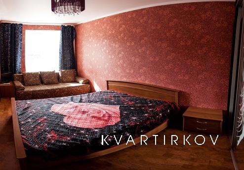 Трехкомнатная чистая квартира в центре, Тюмень - квартира посуточно