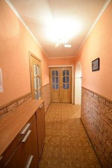 Трехкомнатная светлая квартира, Тюмень - квартира посуточно