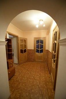 Трехкомнатная светлая квартира, Тюмень - квартира посуточно