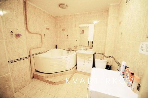 Трехкомнатная светлая квартира, Тюмень - квартира посуточно