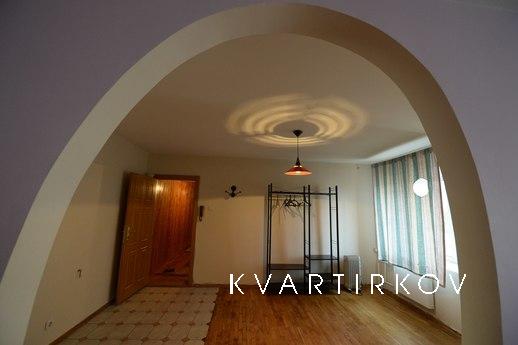 Четырехкомнатная большая квартира, Тюмень - квартира посуточно