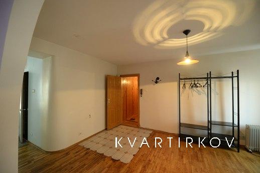 Четырехкомнатная большая квартира, Тюмень - квартира посуточно