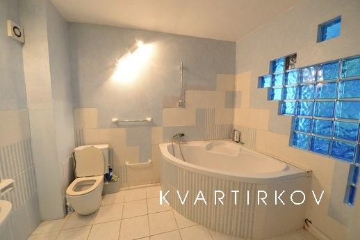 Четырехкомнатная большая квартира, Тюмень - квартира посуточно