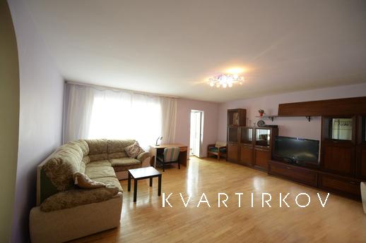 Четырехкомнатная большая квартира, Тюмень - квартира посуточно