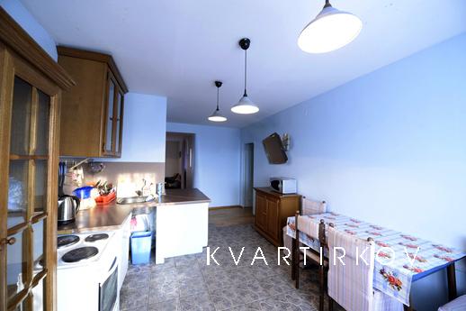 Четырехкомнатная большая квартира, Тюмень - квартира посуточно