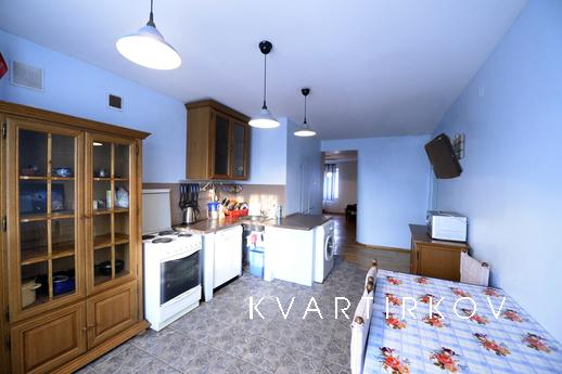 Четырехкомнатная большая квартира, Тюмень - квартира посуточно