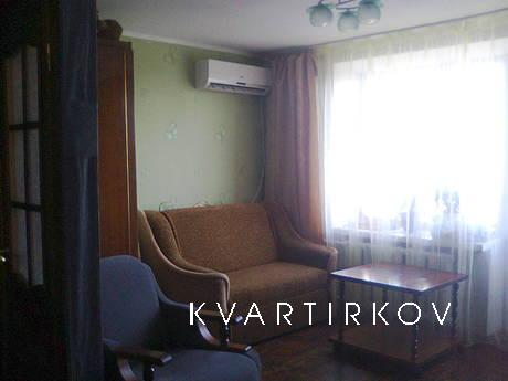 One bedroom apartment in the center, Berdiansk - apartment by the day