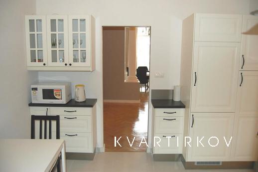 Quiet, made in bright colors, Lviv - apartment by the day