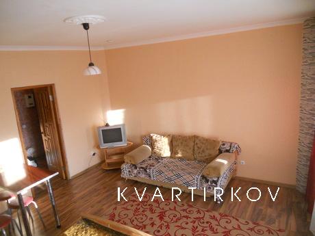 1 комнатная квартира в центре, Тюмень - квартира посуточно